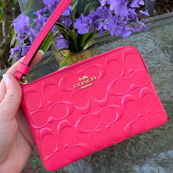 Coach Pink Logo Vernis Pink Wristlet NWT - Picture 4 of 15